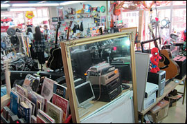 写真:ROCK屋店舗内を写真でご紹介